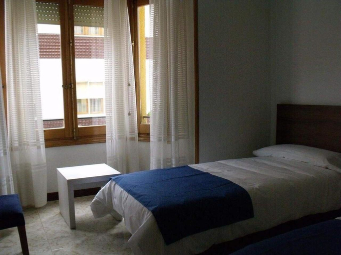 Bedroom 4, Pensión Arroniz, Navarra