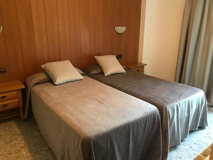 Bedroom 2, Hostal El Quintà, Girona