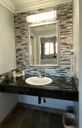 Bathroom 4, Viking Motel, Ventura