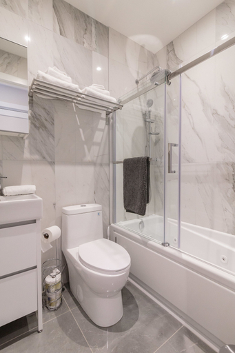 Bathroom 3, Parc Avenue Lofts, Montréal