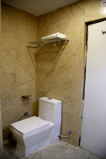 Bathroom 3, Hotel Khatana Palace, Kota