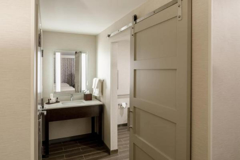 Bedroom 2, Hotel Madison & Shenandoah Conference Ctr, Harrisonburg