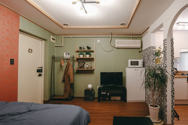 Others 3, Antique House, Mapo