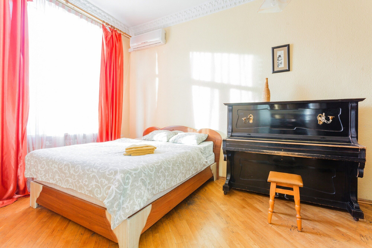 Bedroom 3, On Lev Tolstoy Square, Holosiïvs'kyi