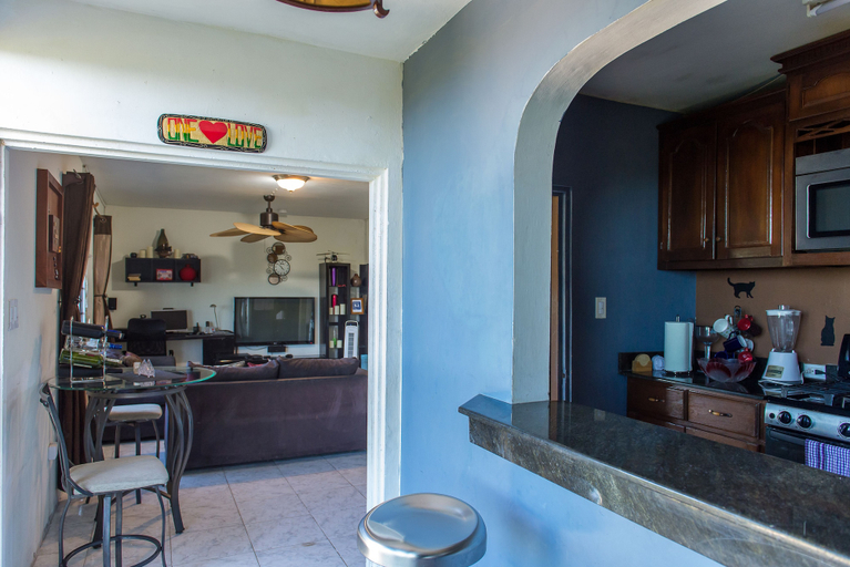 Food & Drinks, Modern Bilton Apartment