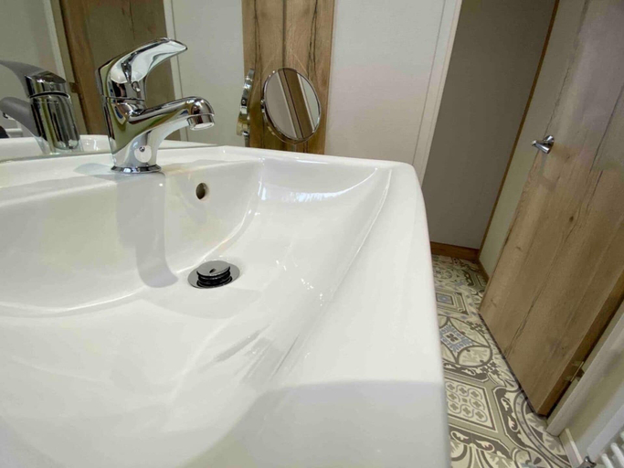 Bathroom 4, Stunning 2-bed Holiday Lodge Nr Padstow, Cornwall