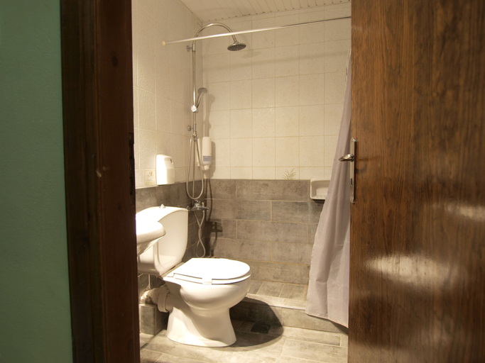 Bathroom 3, Kleopatra Traditional Hotel Apartments, Peloponnese