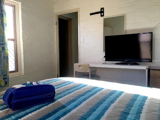 Bedroom 4, The Port Hedland Walkabout Motel, Port Hedland