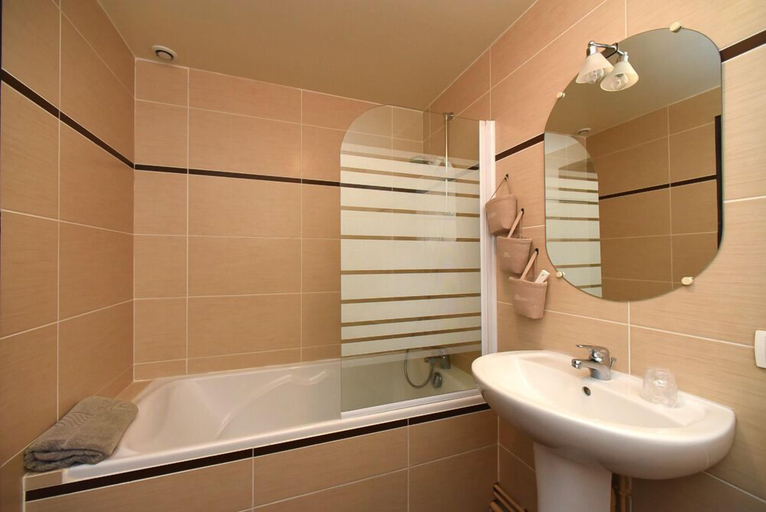 Bathroom 4, La Correrie, Ardennes