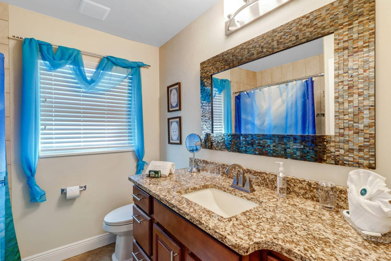 Bathroom 4, 1320 SE 21st Ter, Lee