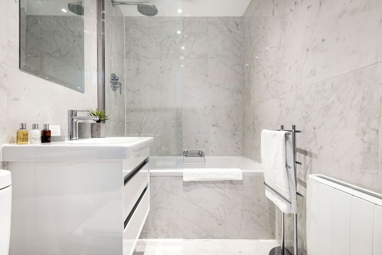 Bathroom 4, 3 Sloane Gardens by UnderTheDoormat, London