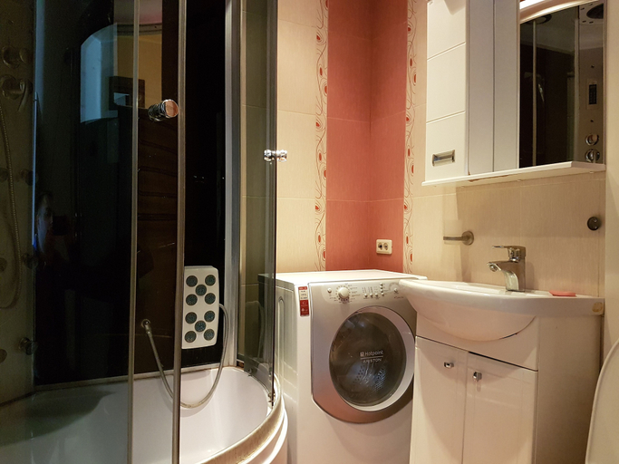 Bathroom, DeLuxe Apartment Novocheremuchkinskaya, South-Western