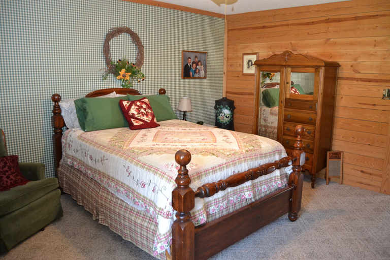 Bedroom 3, Country Aire Bed & Breakfast, Walker