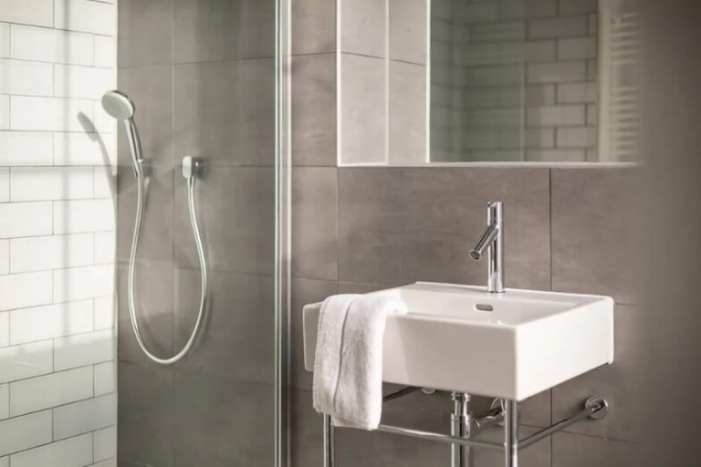 Bathroom 3, JOIVY Torphichen Street 5 Star Luxury Apartment, Edinburgh
