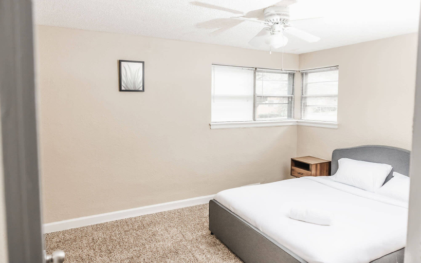 Bedroom 4, Inviting Weekend Getaway in Clayton With Pool, Saint Louis