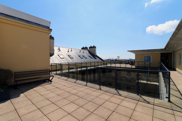 Sport & Beauty, 3 Bed Apartment - Mermaid Quay, Cardiff