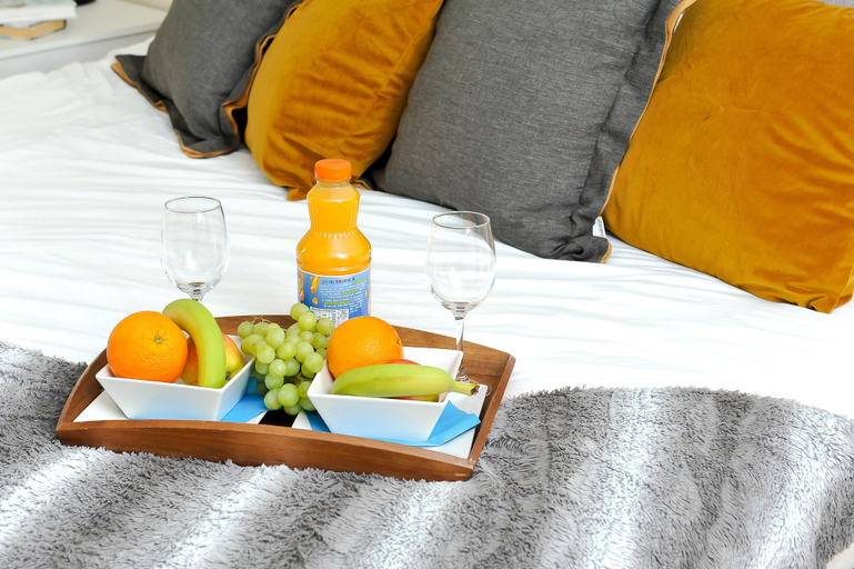 Food & Drinks 5, Select Serviced Accommodation - Hunters Wharf, Reading