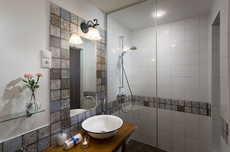 Bathroom 3, Suites 13 Budapest, Budapesti