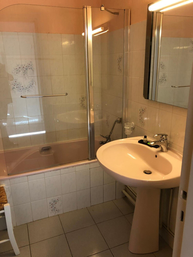 Bathroom 5, Hôtel Restaurant Saint-Benoît, Saône-et-Loire