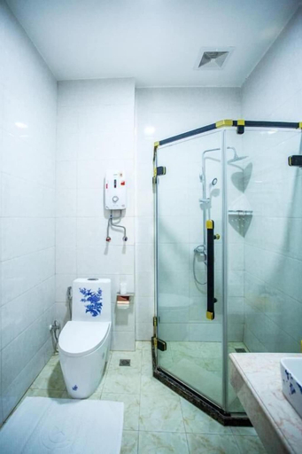 Bathroom 4, 36 Manor International Sport Hotel, Vientiane