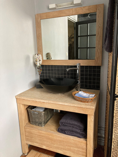 Bathroom 5, Le Pigeonnier, Nord