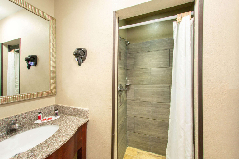 Bathroom 4, Super 8 by Wyndham Pensacola NAS Area, Escambia