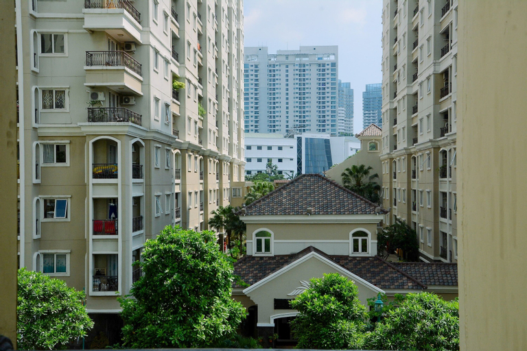 Exterior & Views 9