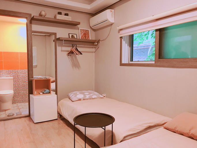 Bedroom 4, Soo Guesthouse, Jung