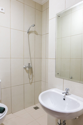 Bathroom 3, Comfy 1BR Asatti Apartment at Vanya Park BSD, Tangerang Selatan