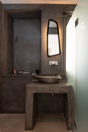 Bathroom 5, Caldera Cliff Illusion, South Aegean