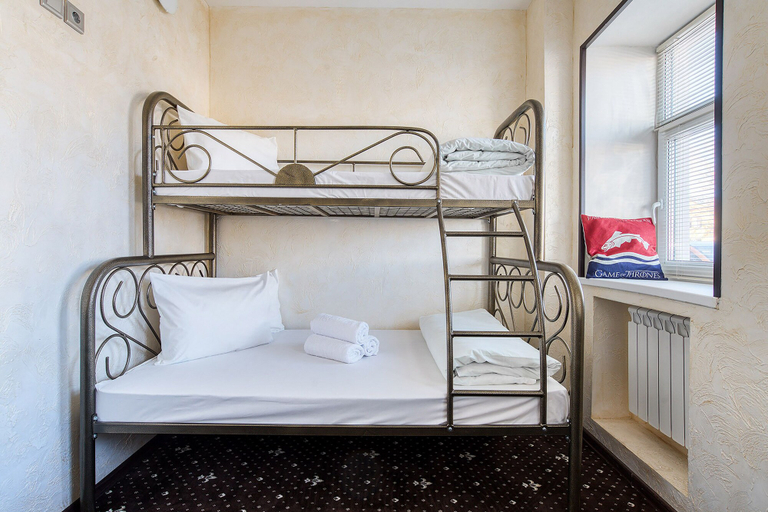Bedroom 3, Winterfell on Novokuznetskaya, Central