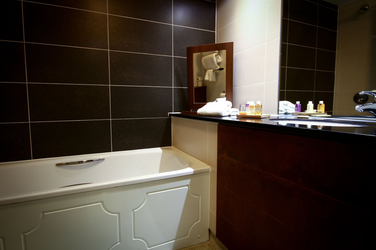 Bathroom 3, Smiths at Gretna Green, Dumfries and Galloway