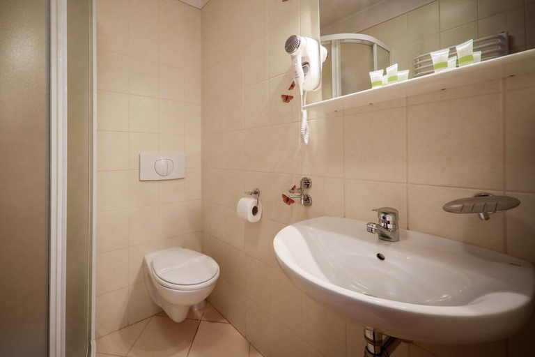 Bathroom 3, Hotel Pod Jedlami, Cieszyn