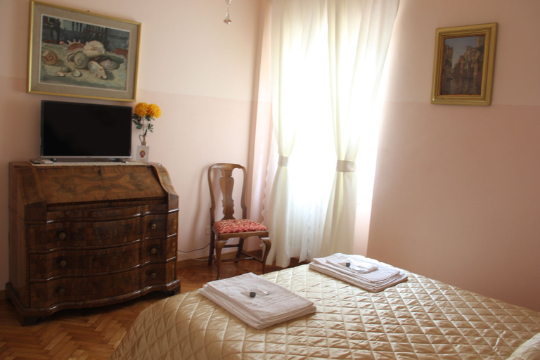 Bedroom 3, Florence Moreno's Home, Florence