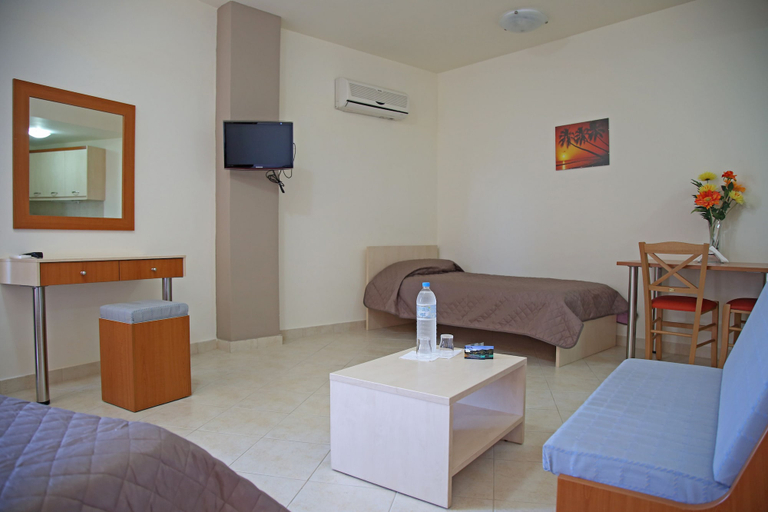 Bedroom 3, Hotel Sea Breeze, Crete