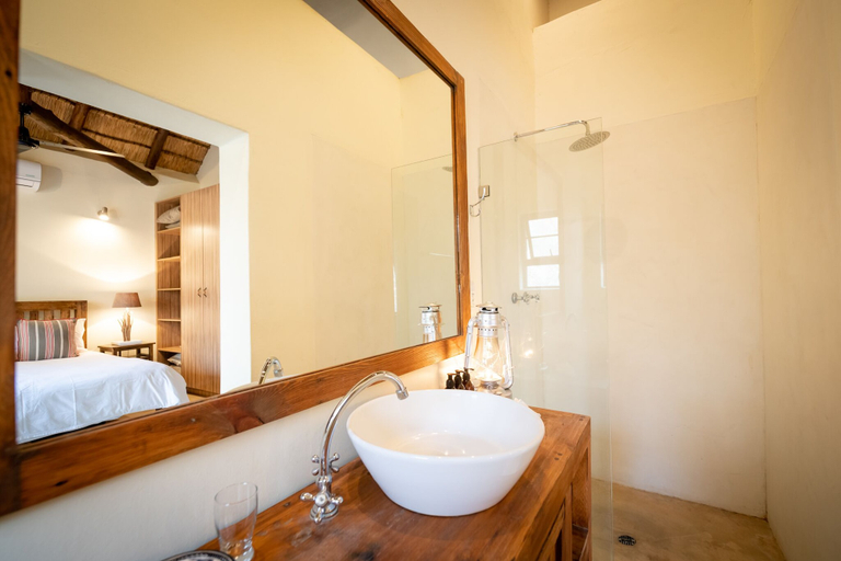 Bathroom 4, Rukiya Safari Camp, Mopani