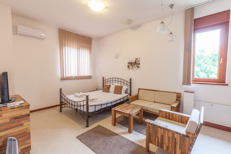Bedroom 3, The Belgrade Hills, Belgrade