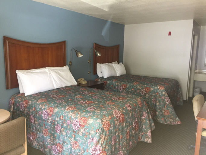 Bedroom 2, Sunset Inn, Crittenden