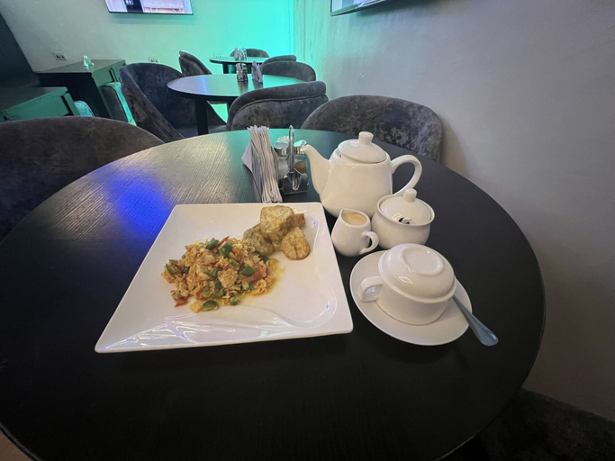 Food & Drinks 5, Thapunchline Apartments & Hotels, Ikeja
