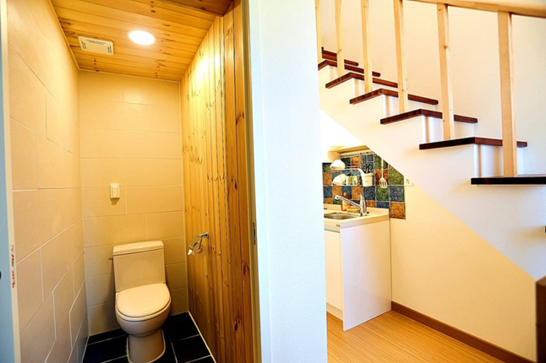 Bathroom 3, Eltz Town Pension, Jeju