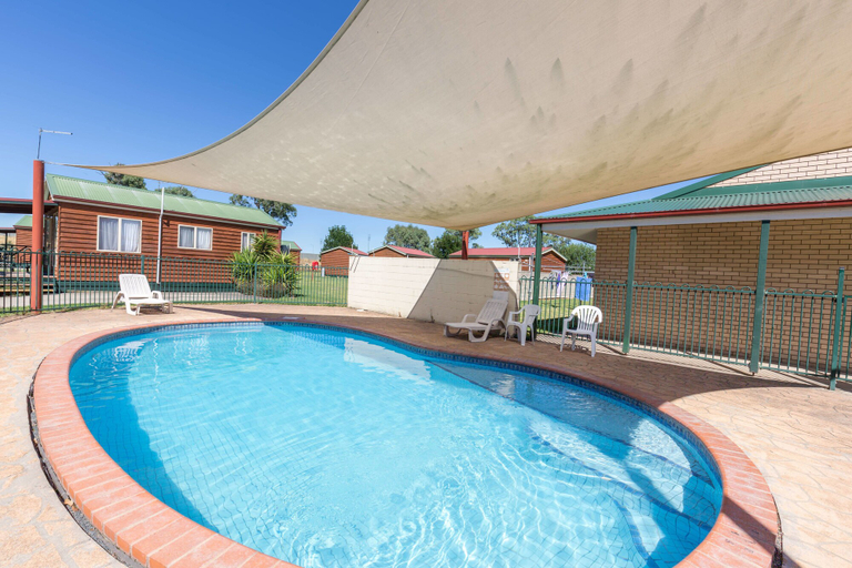Sport & Beauty, Holbrook Motor Village, Greater Hume Shire - Pt B