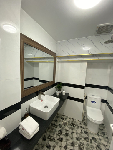 Bathroom 4, Tuan Ninh Hotel, Ho Chi Minh City