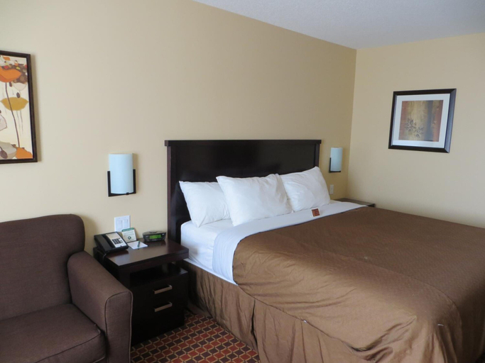 Bedroom 3, Poplar Tree Inn, Division No. 1