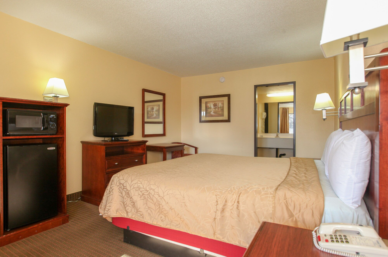Bedroom 3, Budget Inn, Coconino