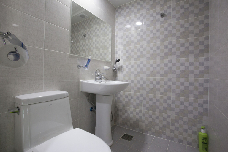 Bathroom, Terra Guesthouse 2, Jung