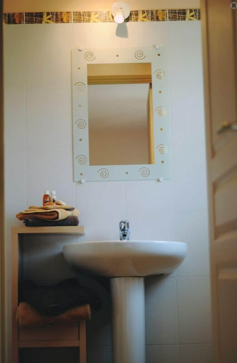 Bathroom 5, La Clef des Champs, Morbihan