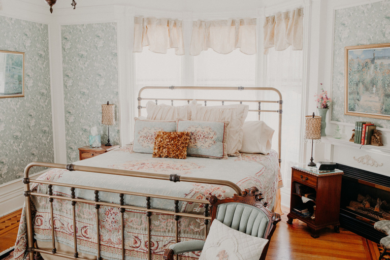 Bedroom 3, Aurora Staples Inn, Washington