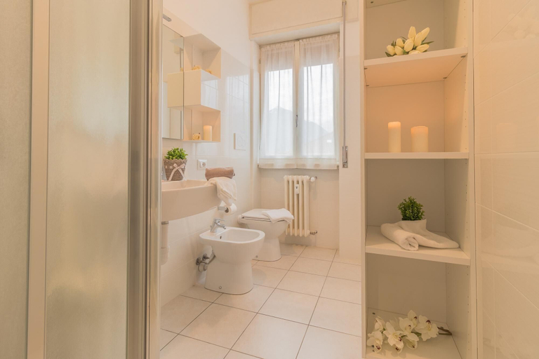 Bathroom 4, Alexis House, Lecco