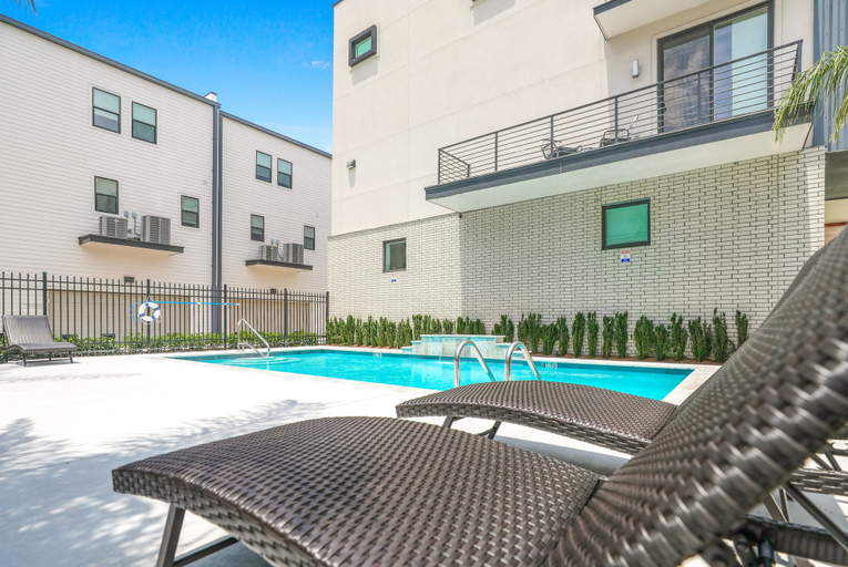 Sport & Beauty 4, 4BR Modern Townhouse in Mid City, Orleans