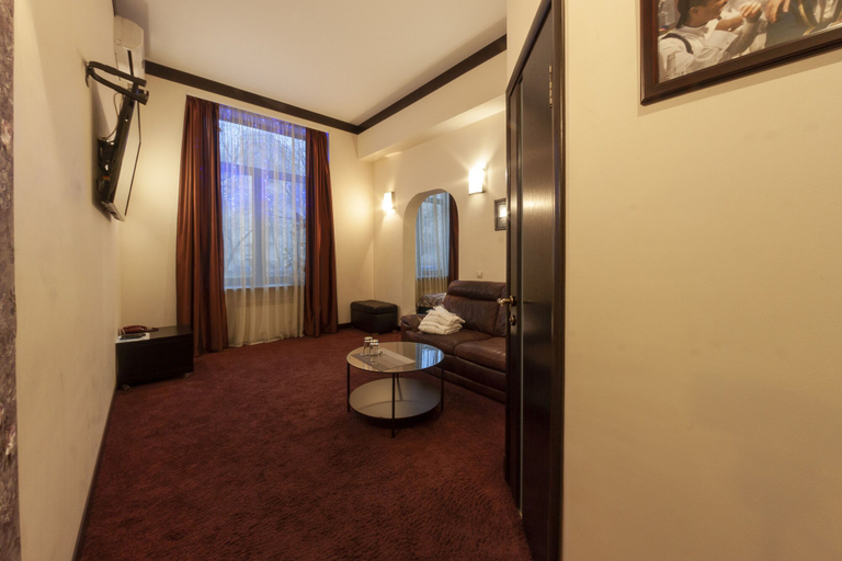 Others 5, 4 Rooms Hotel, North-Western